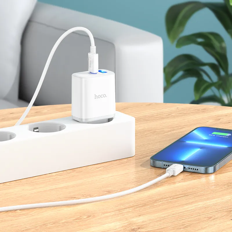 Đóng gói đầy đủ, bảo vệ sản phẩm, bao gồm cáp sạc Type-C to Lightning
