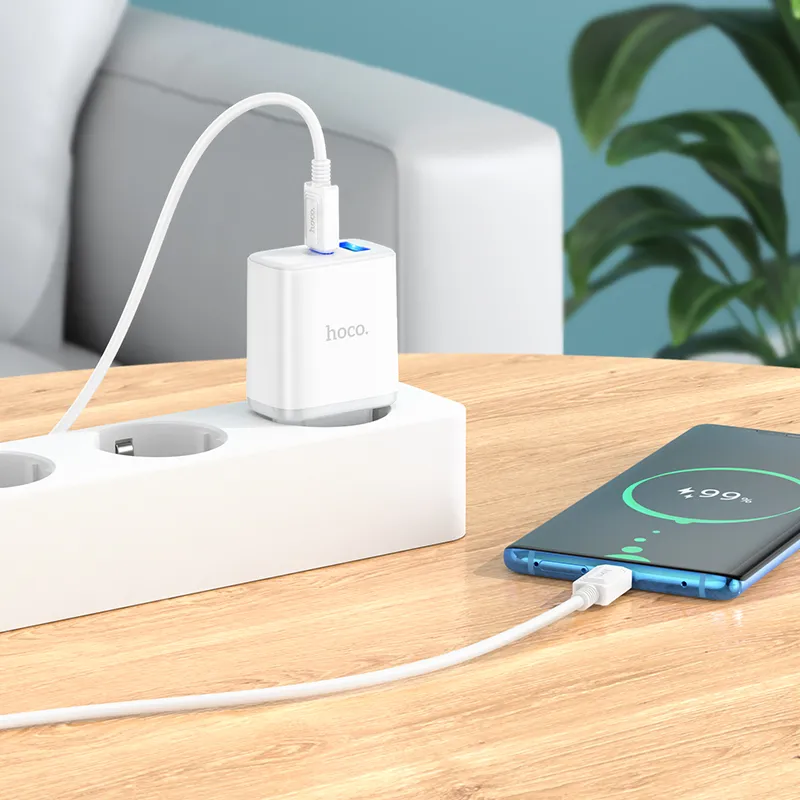 Đóng gói đầy đủ gồm cáp Type-C dài 1m tiện lợi