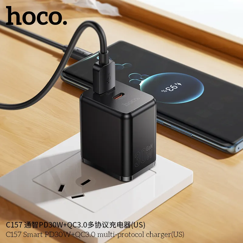 Thiết kế củ sạc PD30W+QC3.0 Hoco C157 bền bỉ, mặt nhẵn bóng, màu trắng thanh lịch