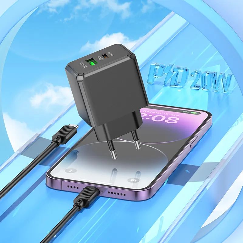 Đóng gói đầy đủ bao gồm cáp C to Lightning dài 1 mét tiện lợi khi dùng