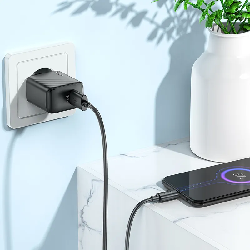 Đóng gói chuẩn, sản phẩm kèm cáp tiện lợi, trọng lượng nhẹ chỉ 65g