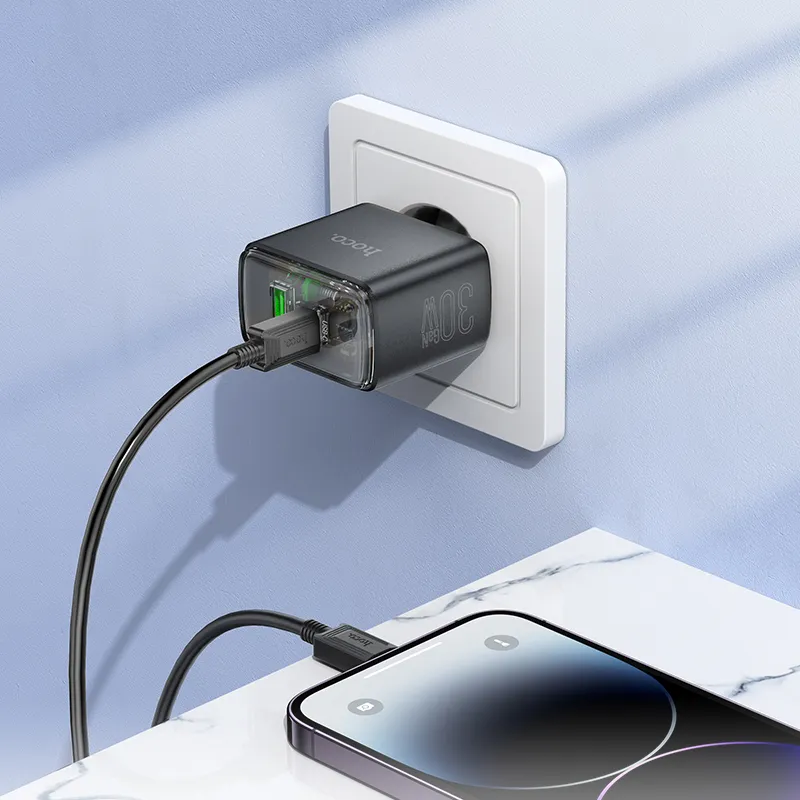 Đóng gói đầy đủ gồm cáp Type-C to iP, hộp nhựa bảo vệ