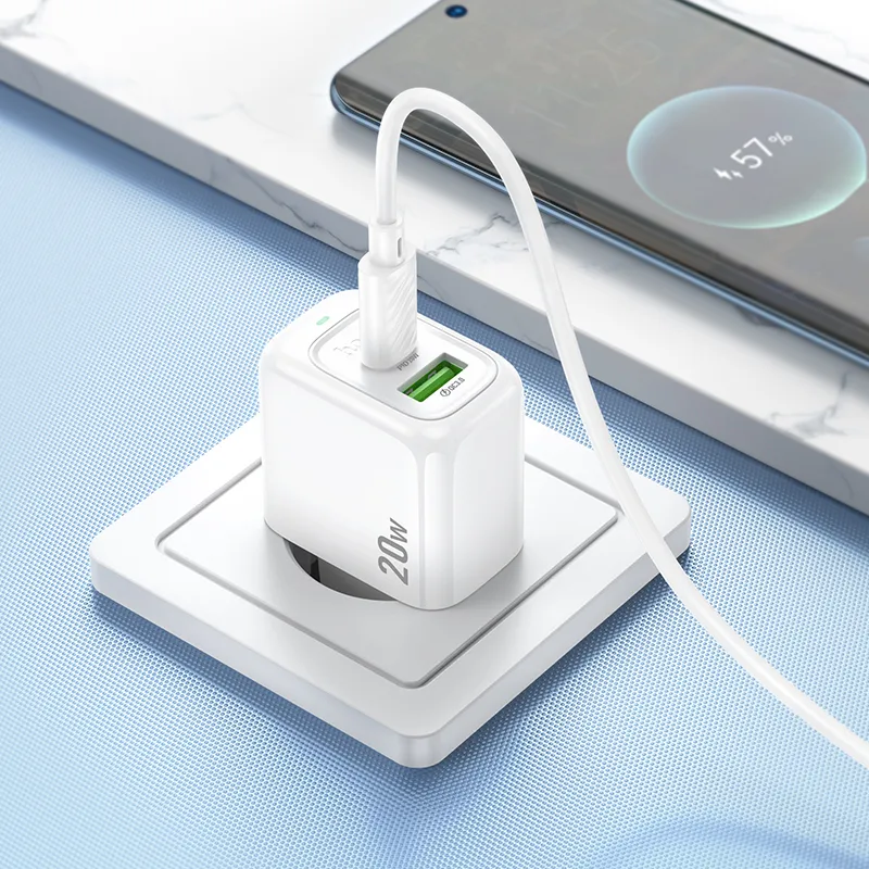 Đóng gói gồm củ sạc và cáp Type-C dài 1m tiện lợi