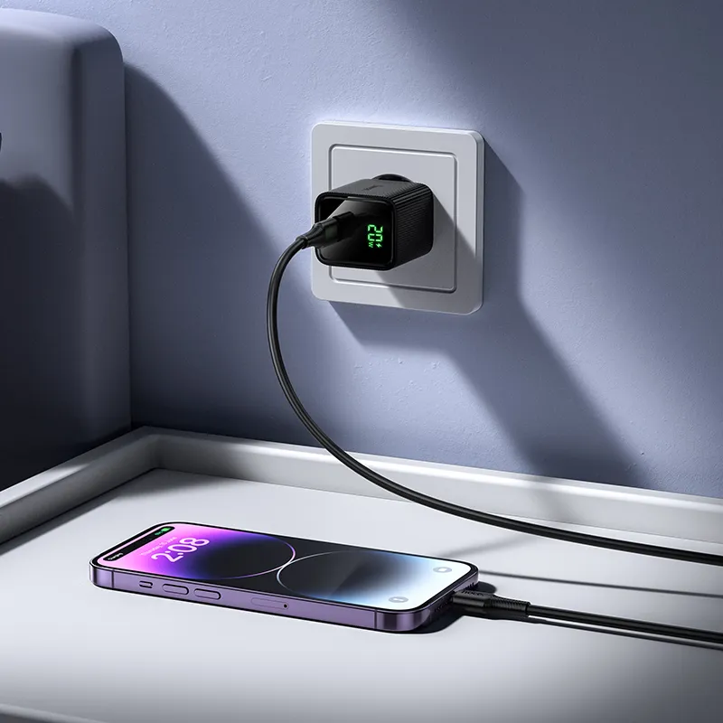 Đóng gói đầy đủ bao gồm bộ sạc và cáp sạc nhanh C to iP tiện lợi