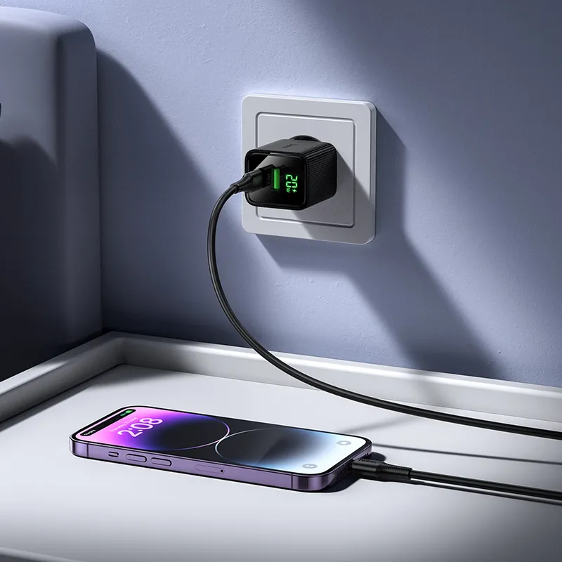 Đóng gói đầy đủ gồm bộ sạc và dây cáp C to iP dài 1m tiện dụng