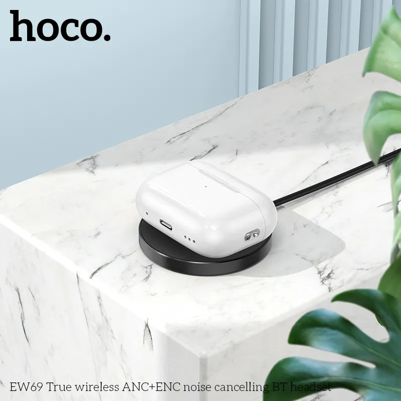 Đóng gói chuyên nghiệp, hộp sạc dung lượng 300mAh, tai nghe 30mAh, dễ bảo quản