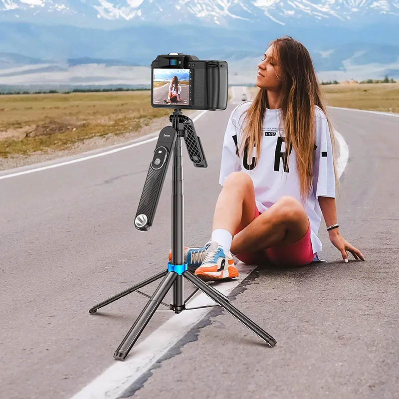 Đóng gói gọn nhẹ, đầy đủ phụ kiện kèm theo gậy tự sướng Hoco K22 Handy