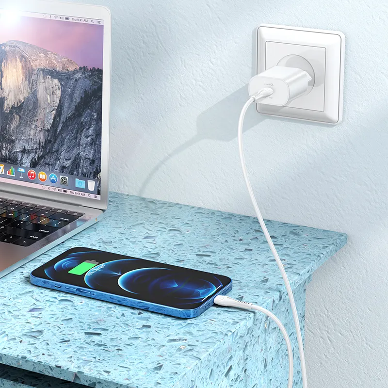 Kích thước nhỏ gọn 78*42*26mm thuận tiện mang theo mọi nơi bảo vệ thiết bị hiệu quả