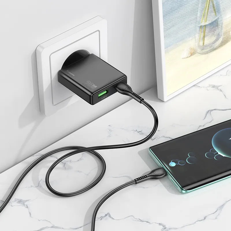 Đóng gói sản phẩm Củ Sạc PD20W+QC3.0 Hoco N38 Delgado gọn nhẹ bảo vệ tốt