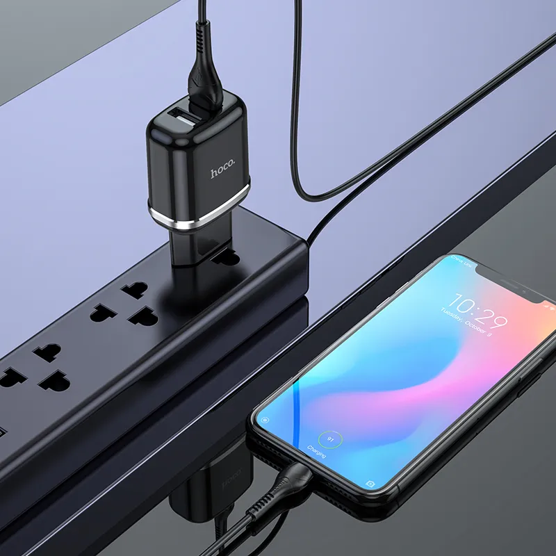 Đóng gói tiện lợi, sản phẩm kèm dây sạc đồng bộ